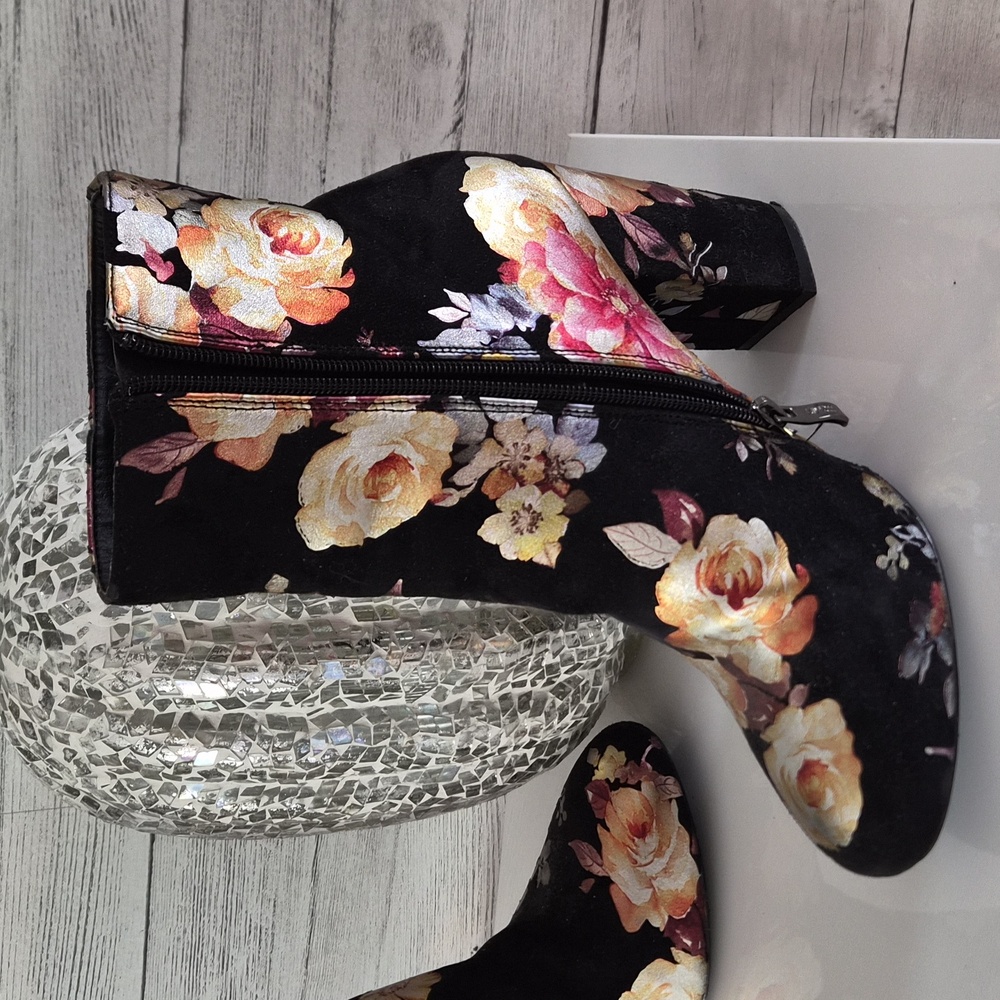SOFREE Floral Velvet Ankle Boots